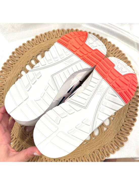 NWT Asics Tiger Men Gel-Saga White / Flash Coral Sneakers Size Men\'s 12.5 main image 7